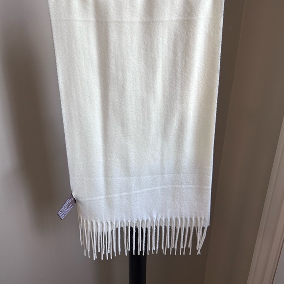 DANIER ladies scarf. - Picture 2 of 6